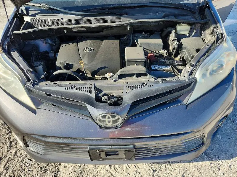 2018 TOYOTA SIENNA XLE PREMIUM 8-PASSENGER  