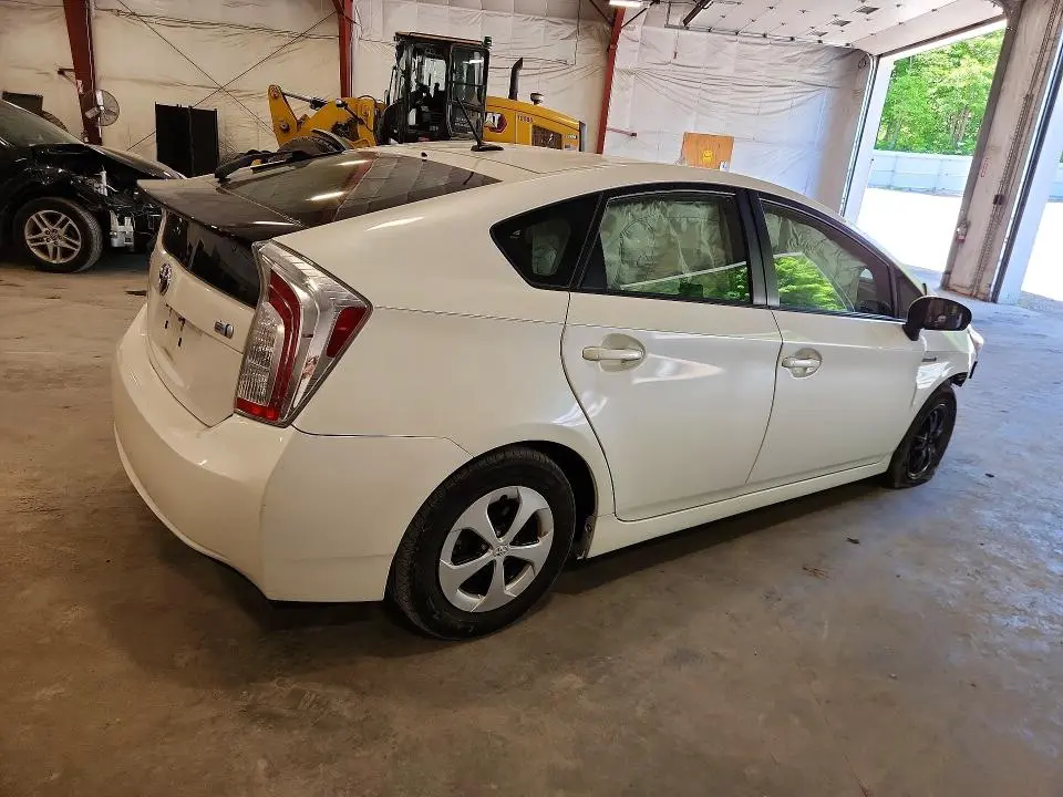 2014 TOYOTA PRIUS THREE  