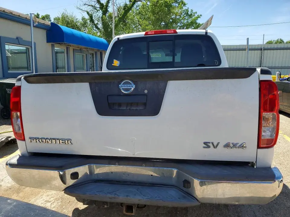 2015 NISSAN FRONTIER SV  