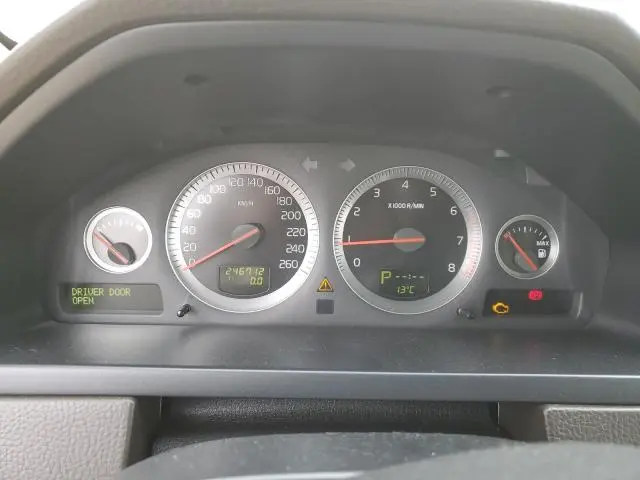 2010 VOLVO XC90   