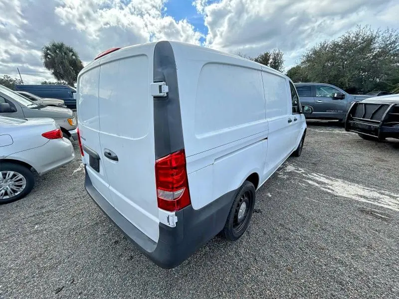 2017 MERCEDES-BENZ METRIS   