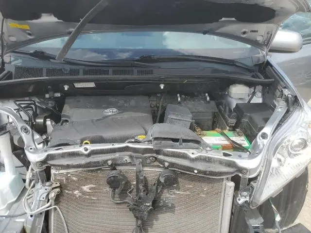 2014 TOYOTA SIENNA LE  
