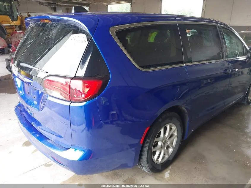 2021 CHRYSLER VOYAGER LX