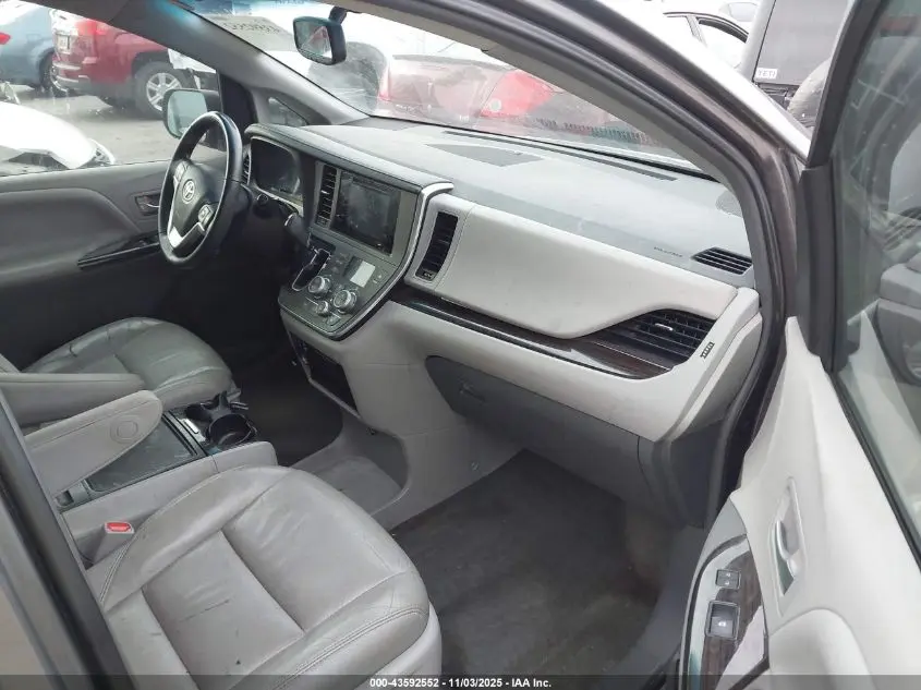 2015 TOYOTA SIENNA XLE 8 PASSENGER