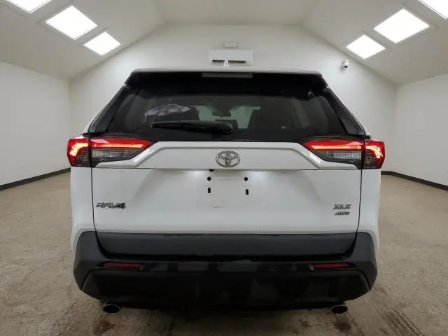 2021 TOYOTA RAV4 XLE  