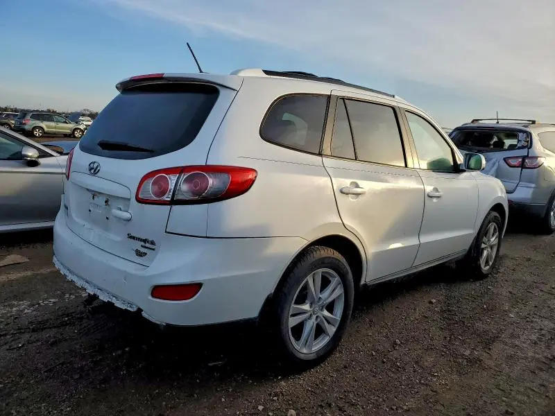 2011 HYUNDAI SANTA FE SE  