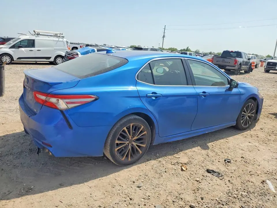2019 TOYOTA CAMRY SE  