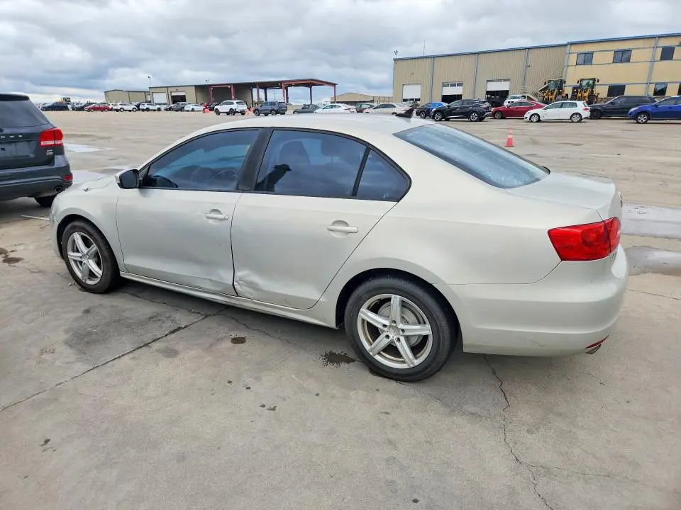 2011 VOLKSWAGEN JETTA SE  