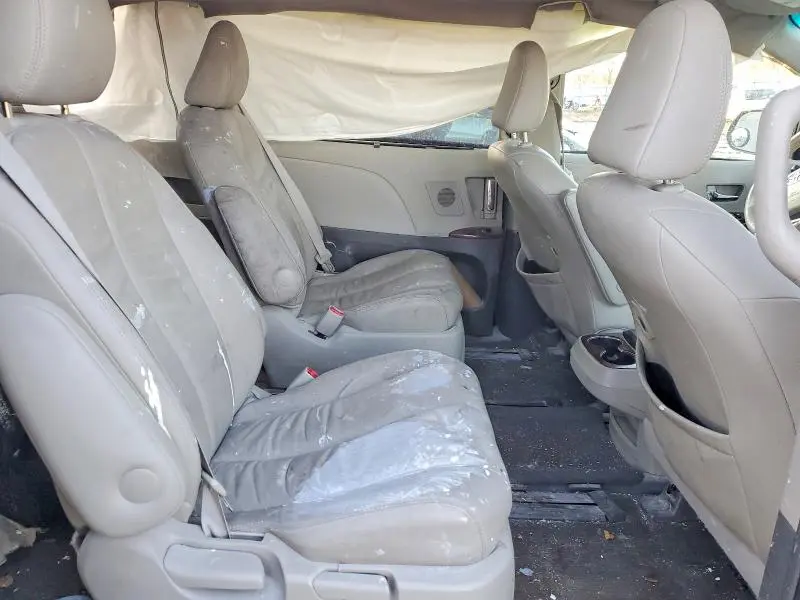 2014 TOYOTA SIENNA XLE 7-PASSENGER  