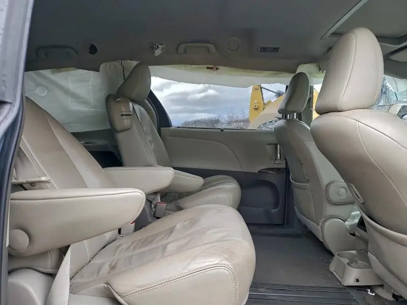 2014 TOYOTA SIENNA XLE  