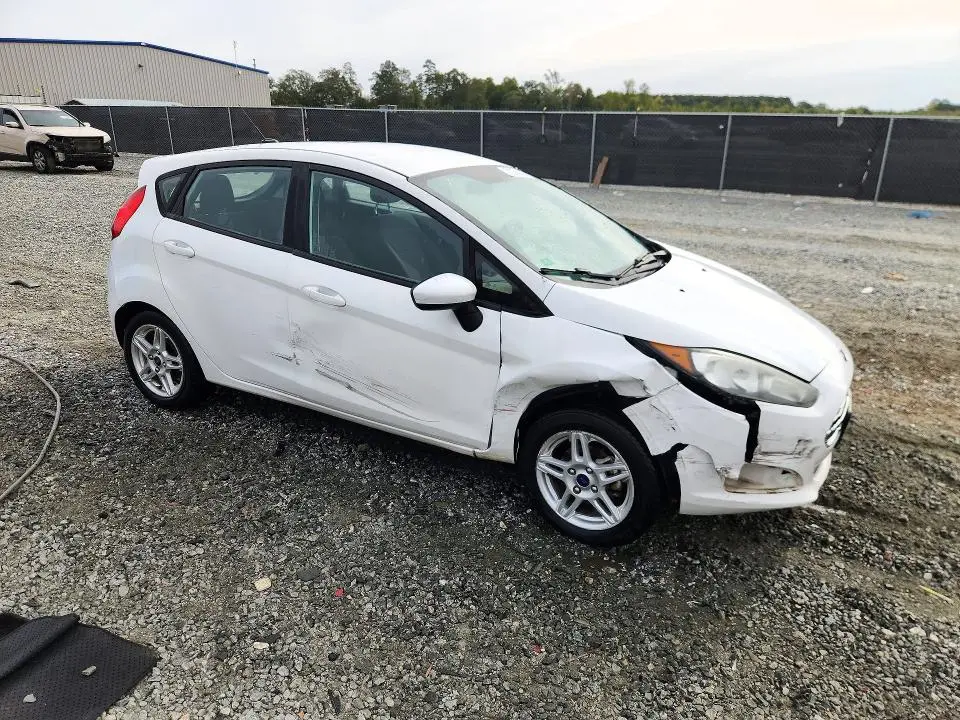 2017 FORD FIESTA SE  