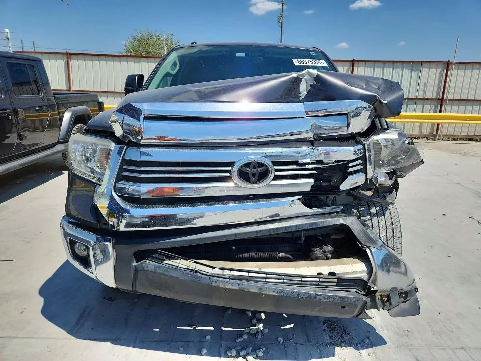 2017 TOYOTA TUNDRA CREWMAX SR5  
