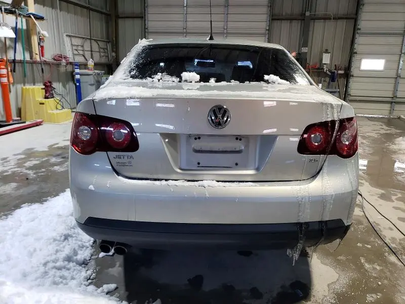 2010 VOLKSWAGEN JETTA SE  