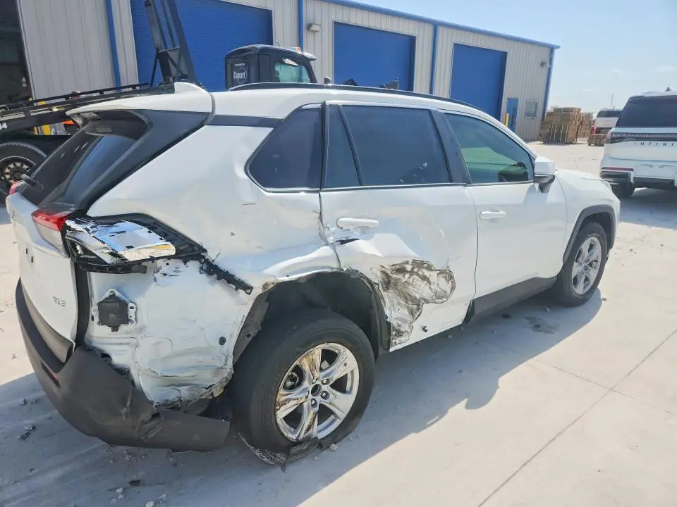 2020 TOYOTA RAV4 XLE  