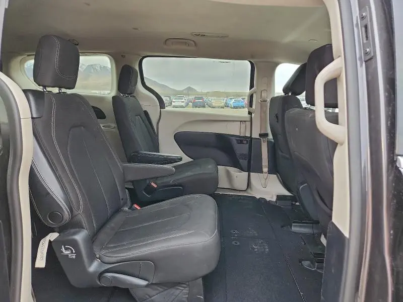 2020 CHRYSLER VOYAGER LX  