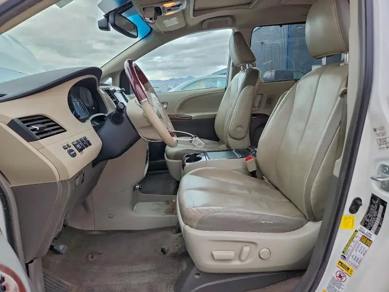 2012 TOYOTA SIENNA XLE  