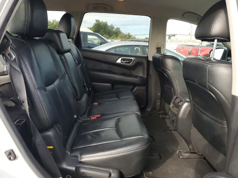 2016 NISSAN PATHFINDER SL  