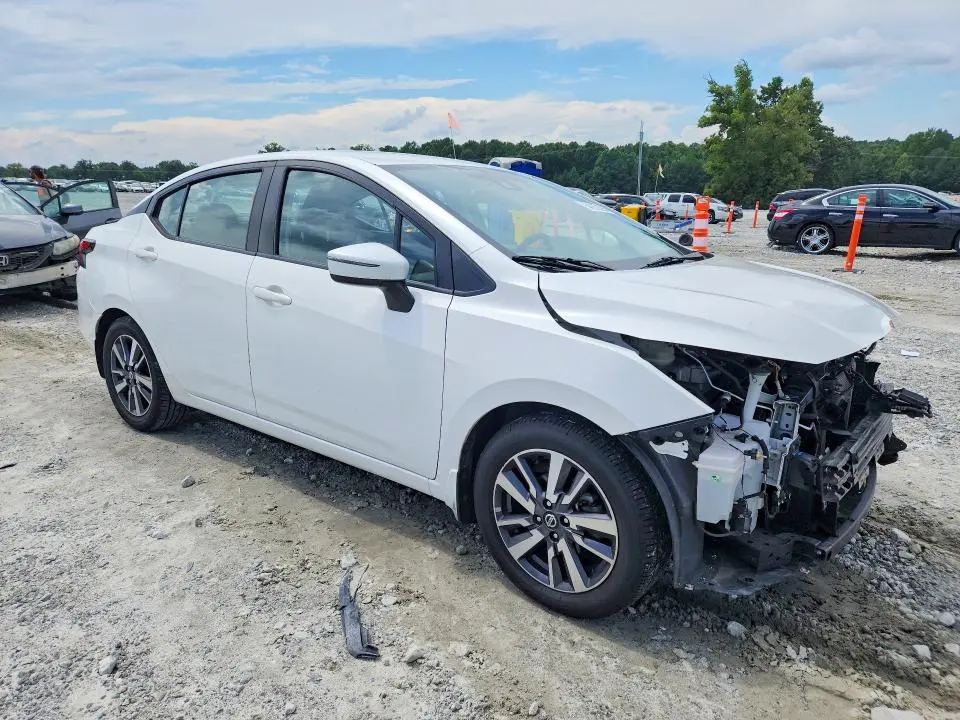 2020 NISSAN VERSA SV  