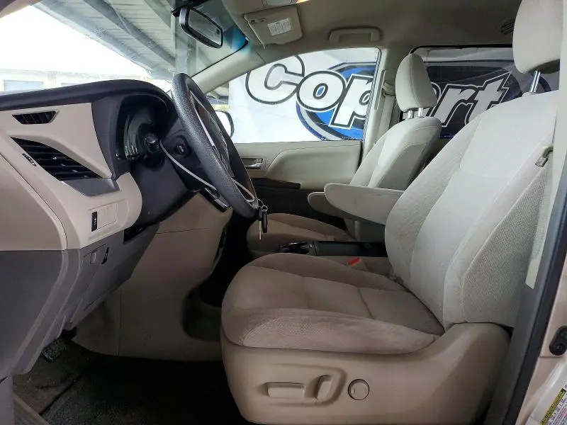 2016 TOYOTA SIENNA LE  