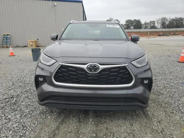 2022 TOYOTA HIGHLANDER XLE  