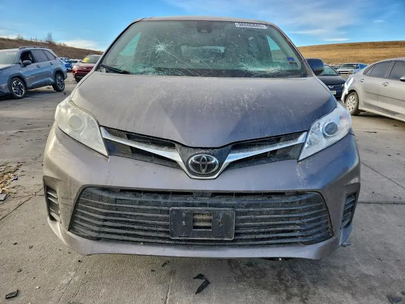 2019 TOYOTA SIENNA LE  