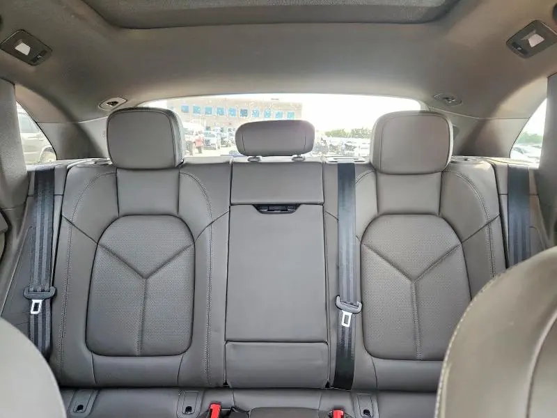 2024 PORSCHE MACAN S  