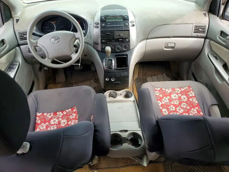 2010 TOYOTA SIENNA LE 7-PASSENGER  