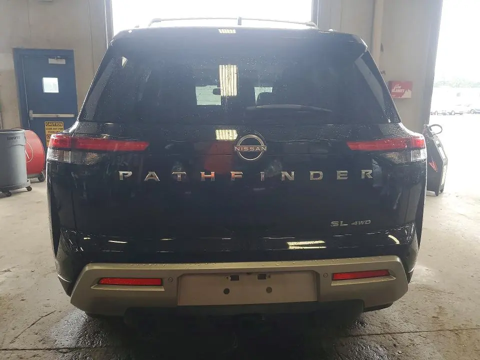 2022 NISSAN PATHFINDER SL  