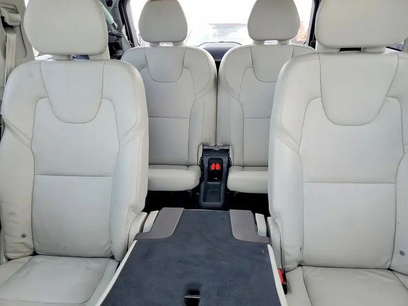 2021 VOLVO XC90 T6 MOMENTUM  
