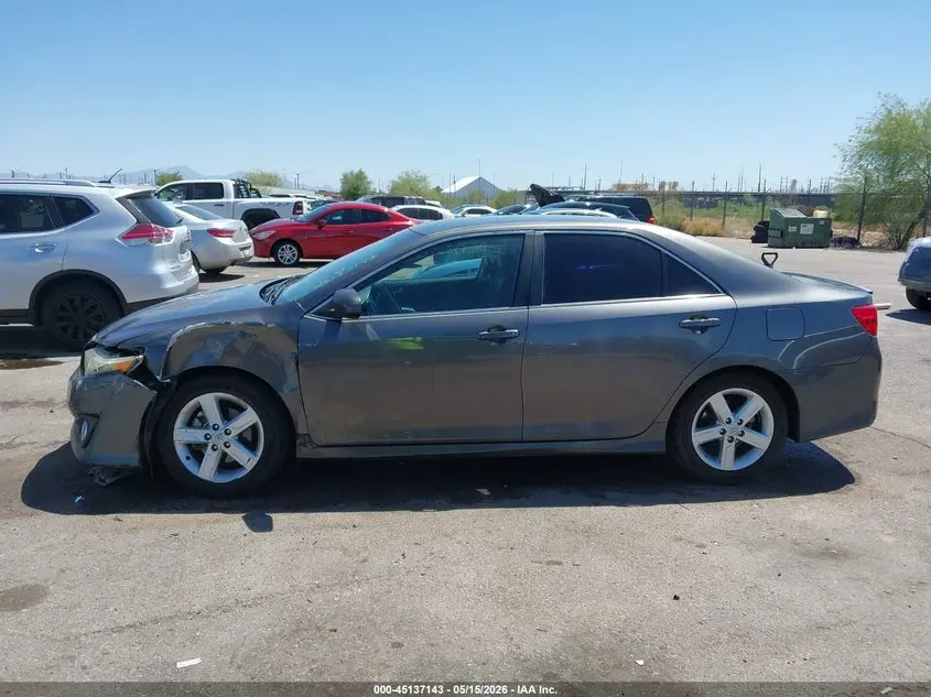 2014 TOYOTA CAMRY SE
