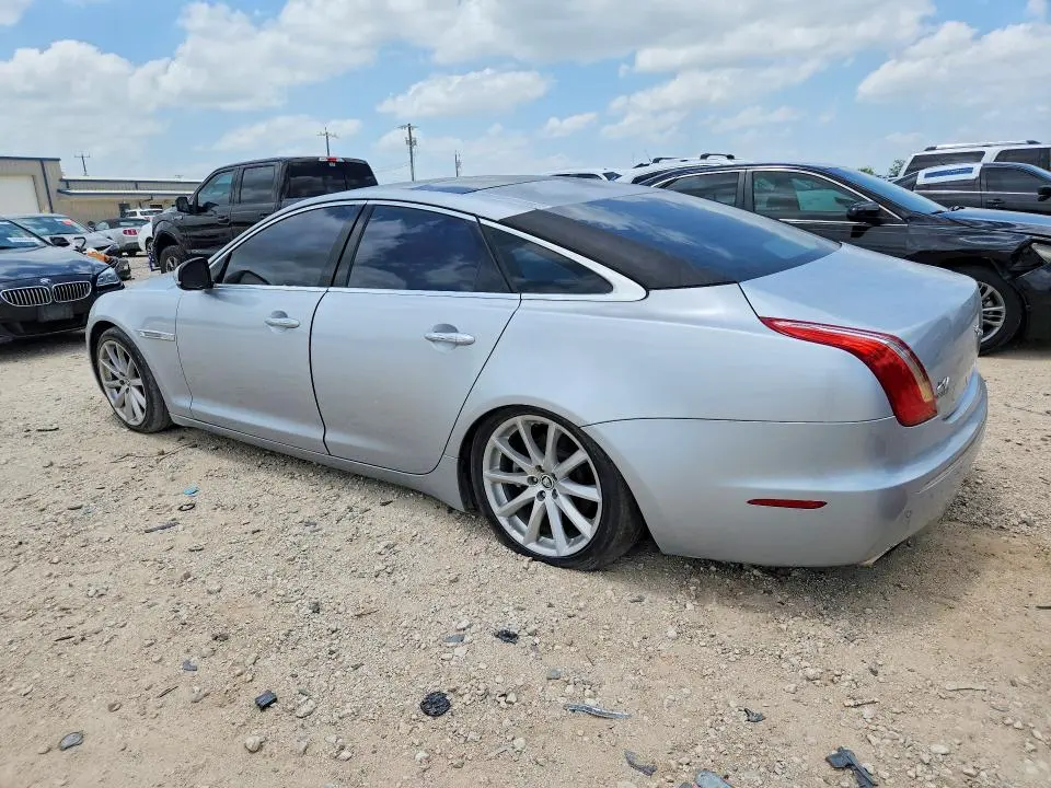 2011 JAGUAR XJ   