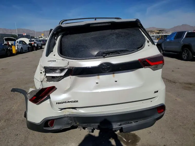 2019 TOYOTA HIGHLANDER SE  