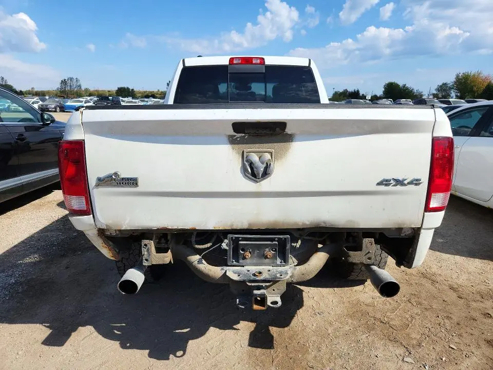 2016 RAM 1500 SLT  