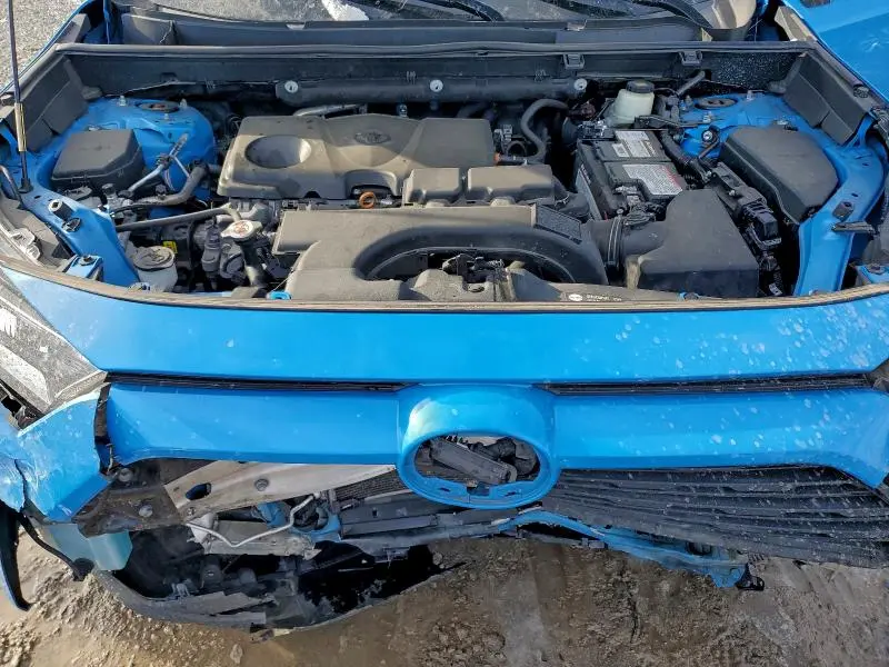 2021 TOYOTA RAV4 XLE  