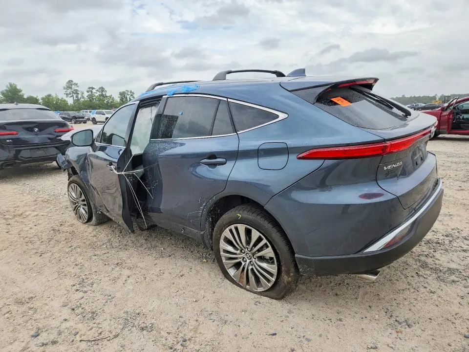2024 TOYOTA VENZA XLE  