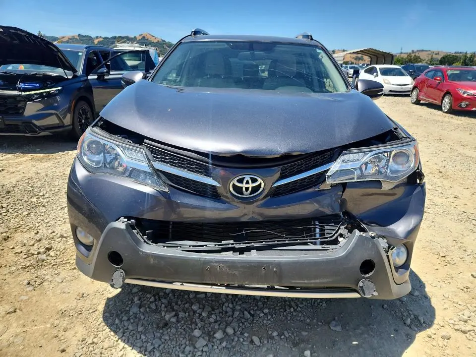 2015 TOYOTA RAV4 XLE  