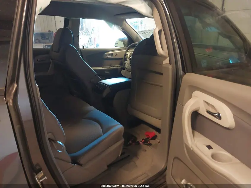 2011 CHEVROLET TRAVERSE LS