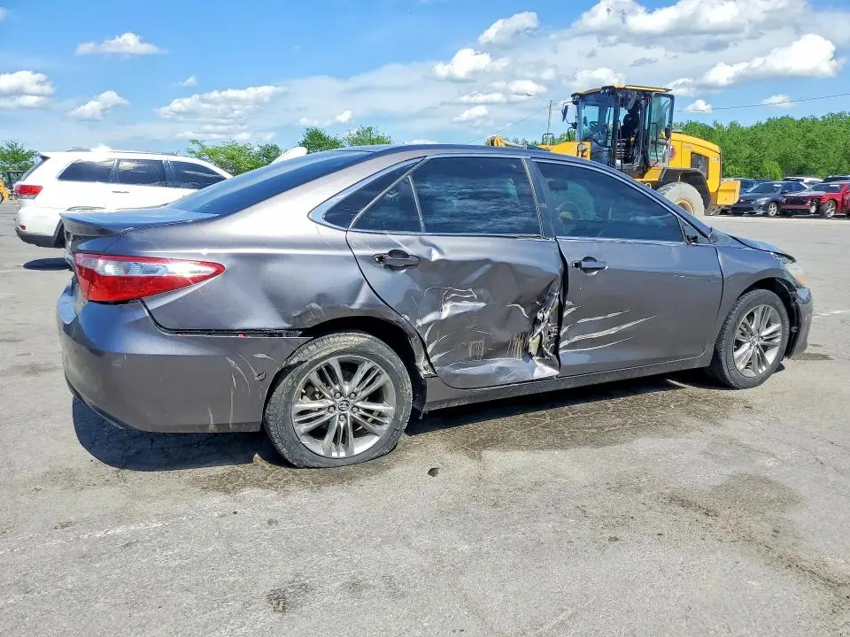 2016 TOYOTA CAMRY SE  