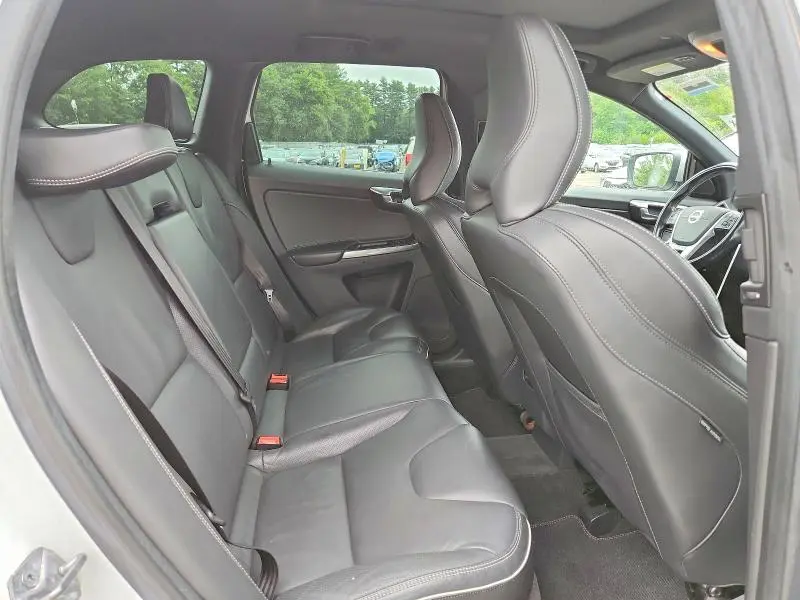 2016 VOLVO XC60 T6 R-DESIGN PLATINUM  