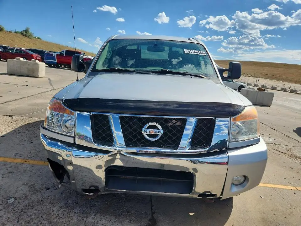 2015 NISSAN TITAN SV  