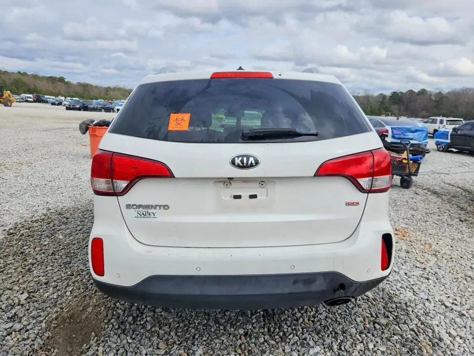 2015 KIA SORENTO LX  