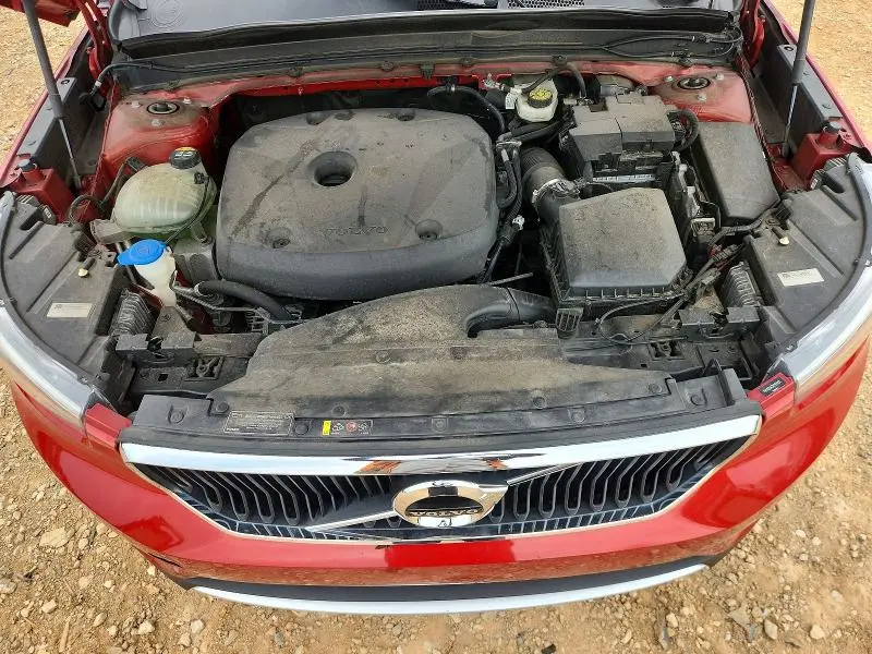 2019 VOLVO XC40 T5 MOMENTUM  