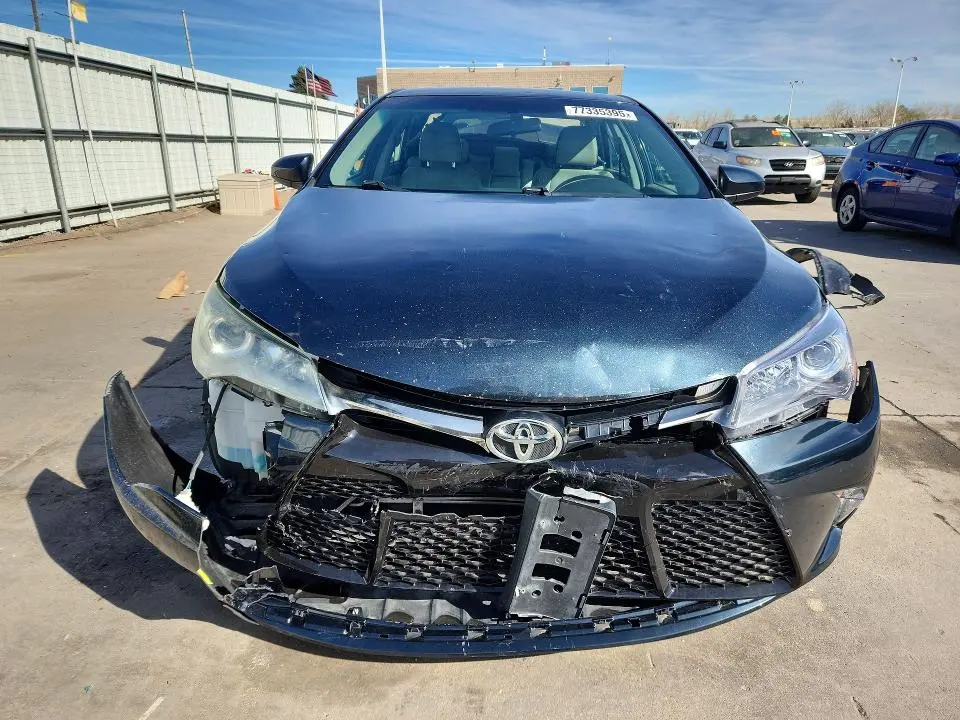 2016 TOYOTA CAMRY SE  