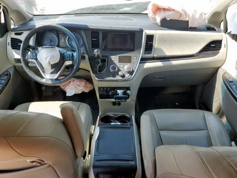 2017 TOYOTA SIENNA XLE  