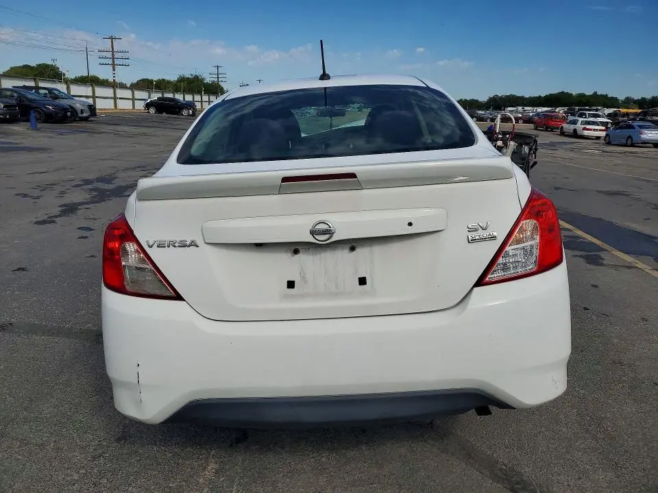 2018 NISSAN VERSA SV  