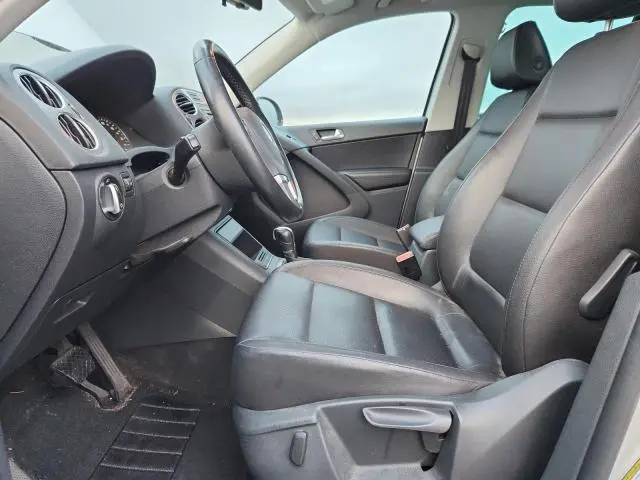 2011 VOLKSWAGEN TIGUAN S  