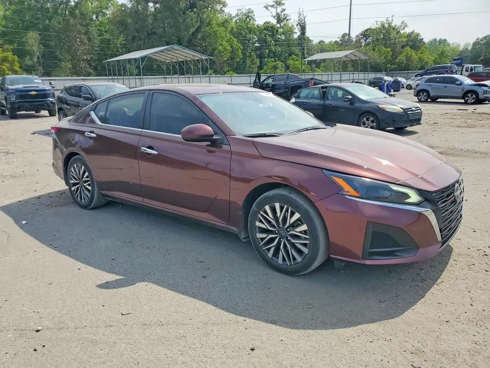 2023 NISSAN ALTIMA SV  