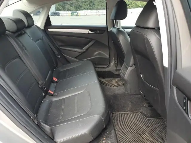 2012 VOLKSWAGEN PASSAT SE