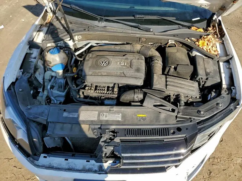 2015 VOLKSWAGEN PASSAT SE  