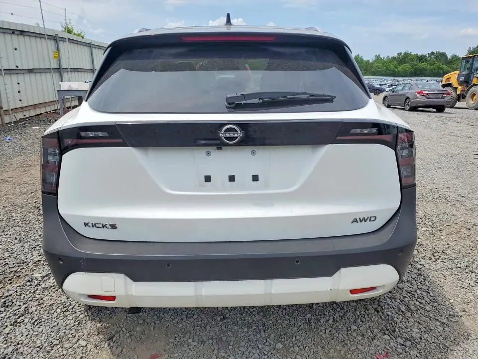 2025 NISSAN KICKS SV  